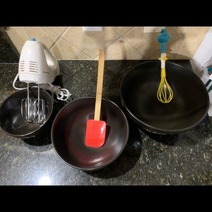 Rae Dunn mixing bowls